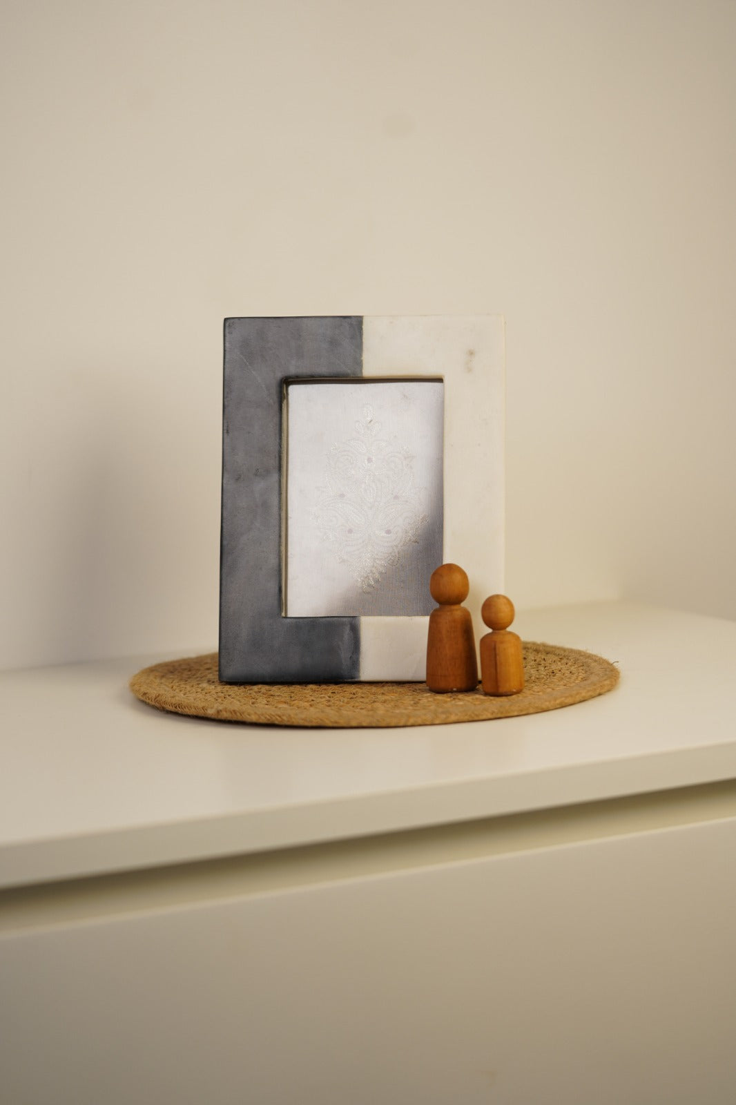 grey white marble frame